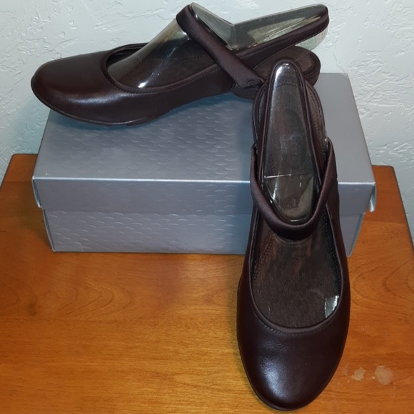 Fuel Black Flat Shoes W// Ankle Strap NIB Size 10 /& 11 Available